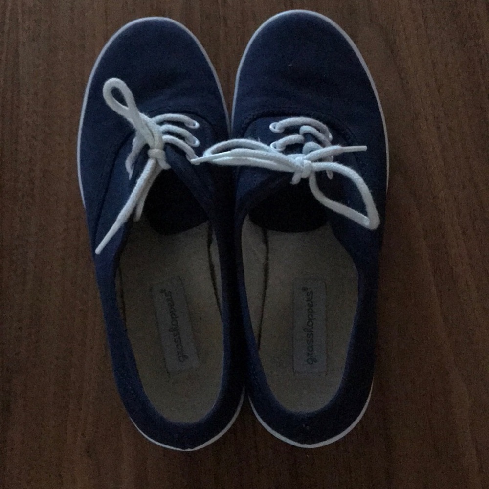 Navy blue grasshoppers size 6W